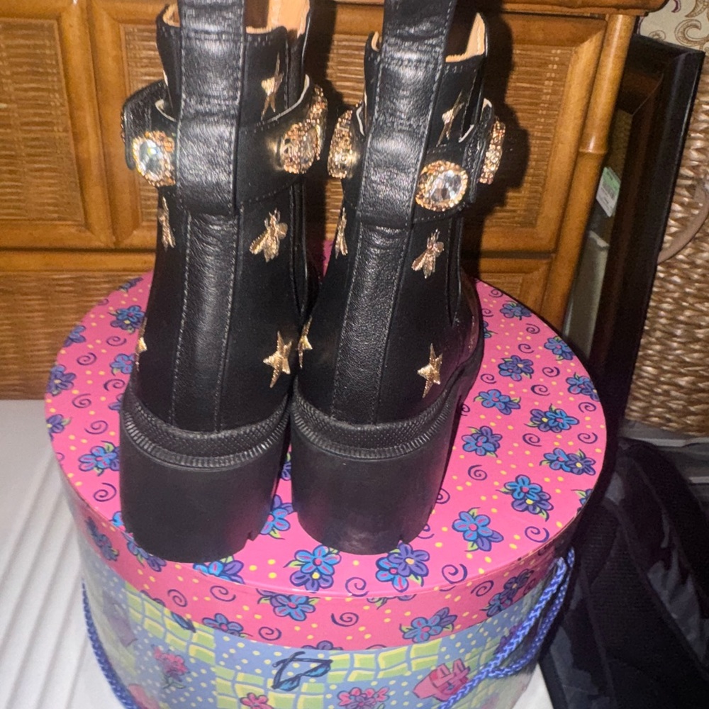 Nice pair of black non branded boots ankle. Size 8 fits like 7.5. New condition - Picture 3 of 4